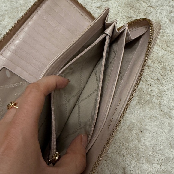 Michael Kors Tan Quilted Wallet - Picture 11 of 14